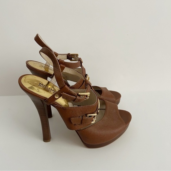 Michael Kors Tan Platform Sandals with Gold Logo - Picture 4 of 8